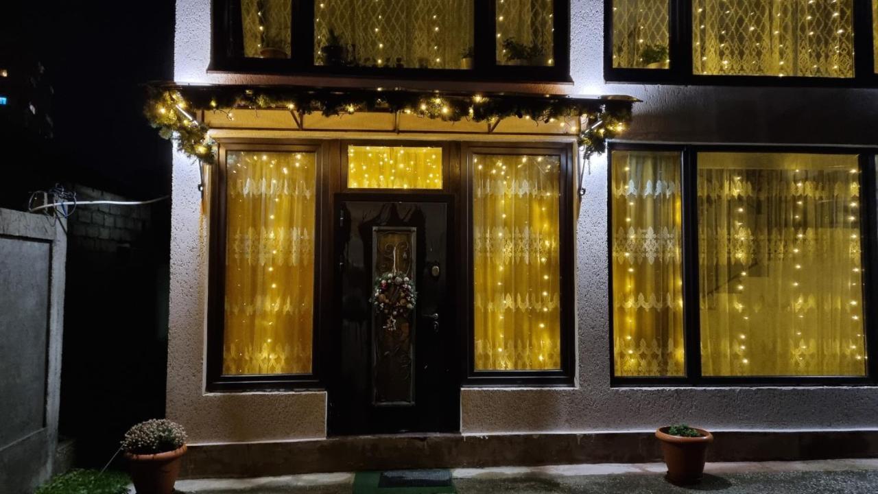 Гостевой Дом "Даниэлла" Hotel Gagra Exterior photo